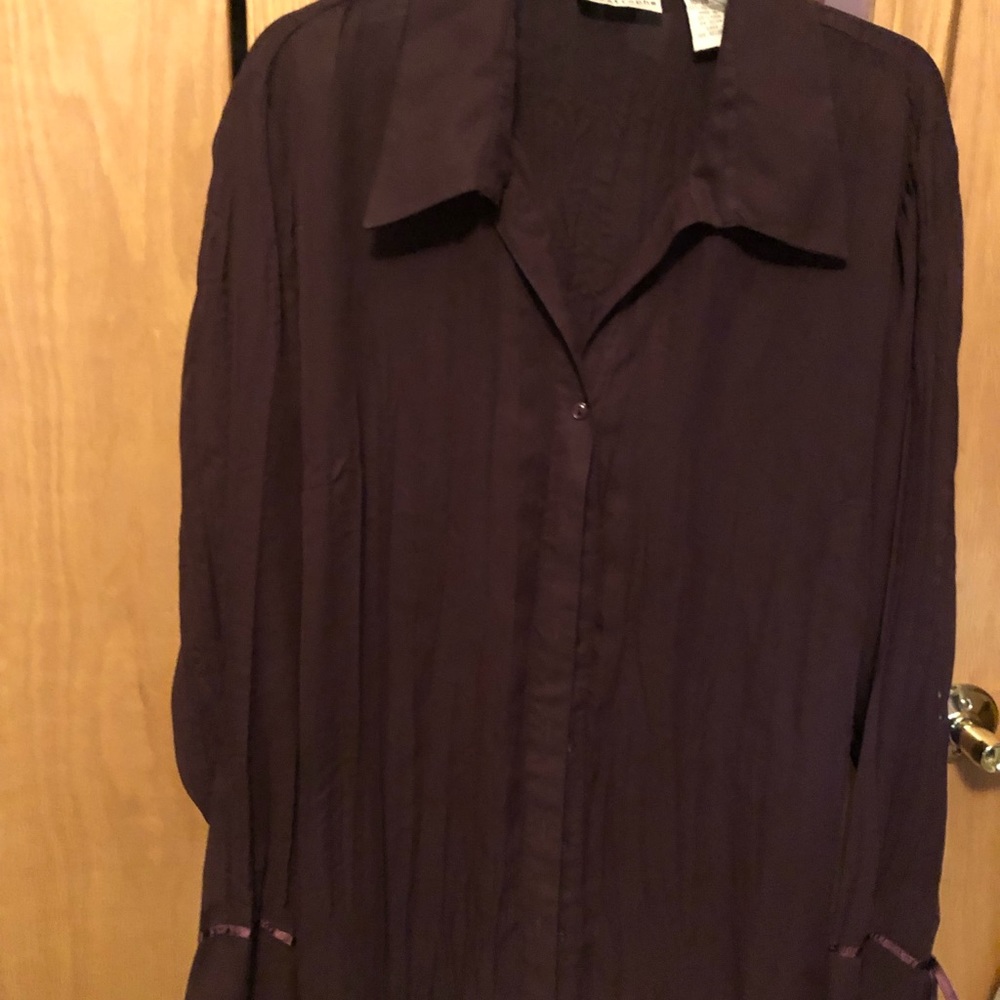 Beautiful blouse - Picture 2 of 4